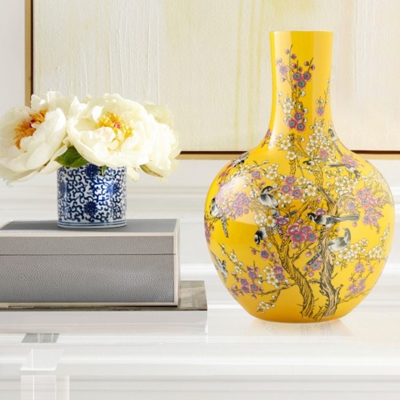 Williams of Sonoma Gourd floral Yellow Vase - Picture 2 of 4